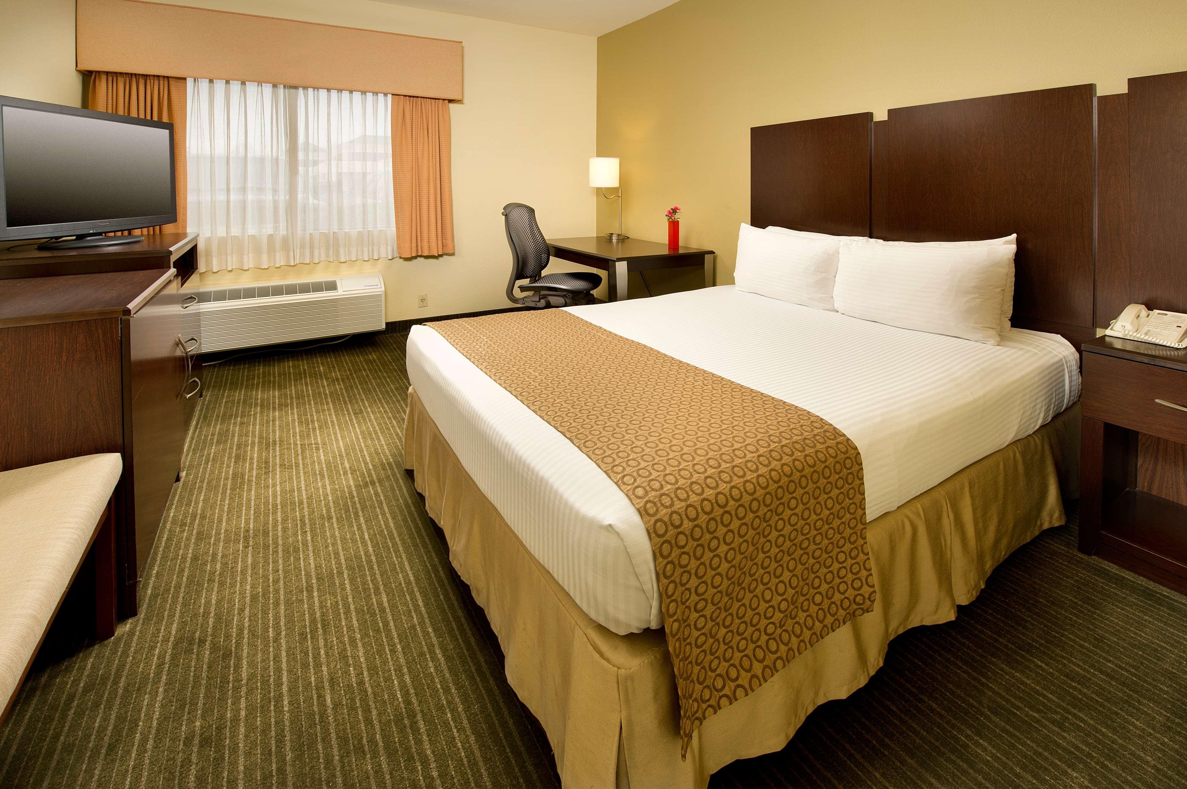 Best Western Plus Plaza By The Green Kent Exterior photo
