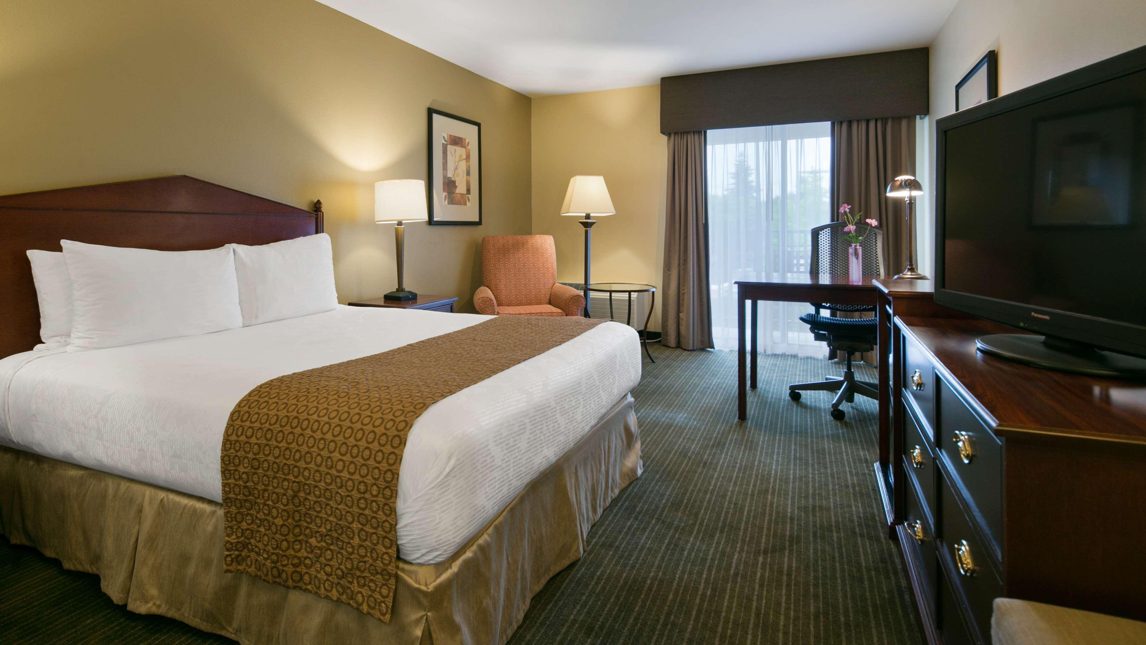 Best Western Plus Plaza By The Green Kent Exterior photo